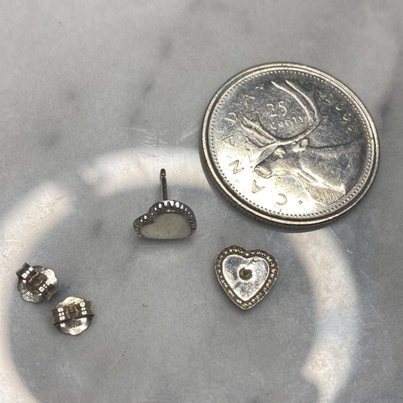 Sterling silver heart studs 925 - Picture 2 of 4